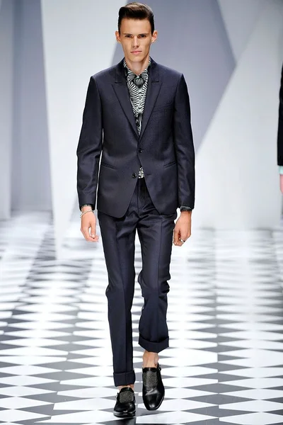 Look 3